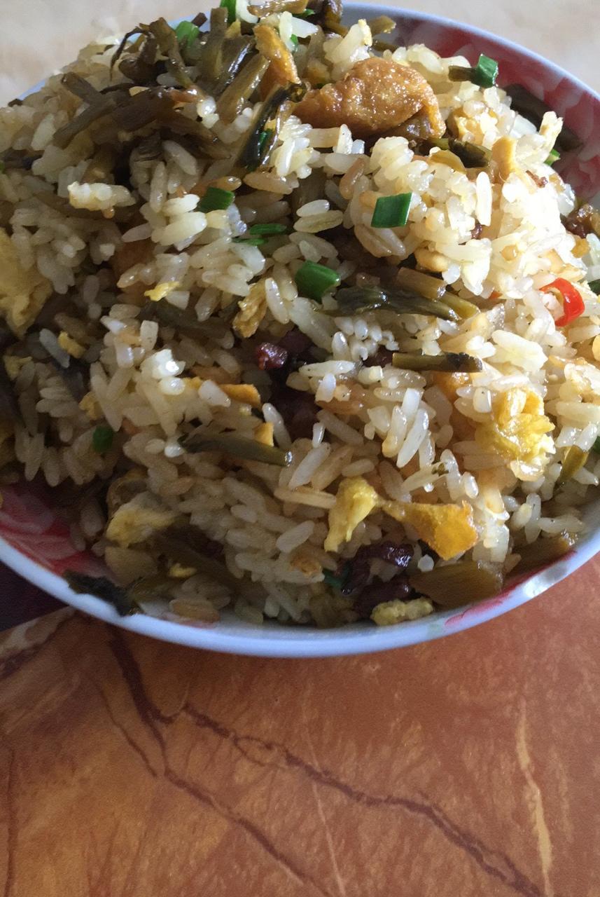 古铃做的雪菜肉丝炒饭