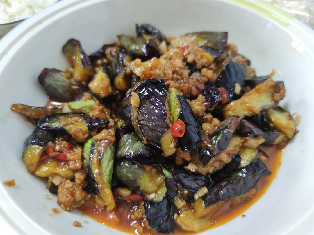 厨师长教你：“肉末烧茄子”的家常做法，口感软糯适合下饭，收藏