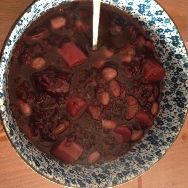 花生红枣黑米粥