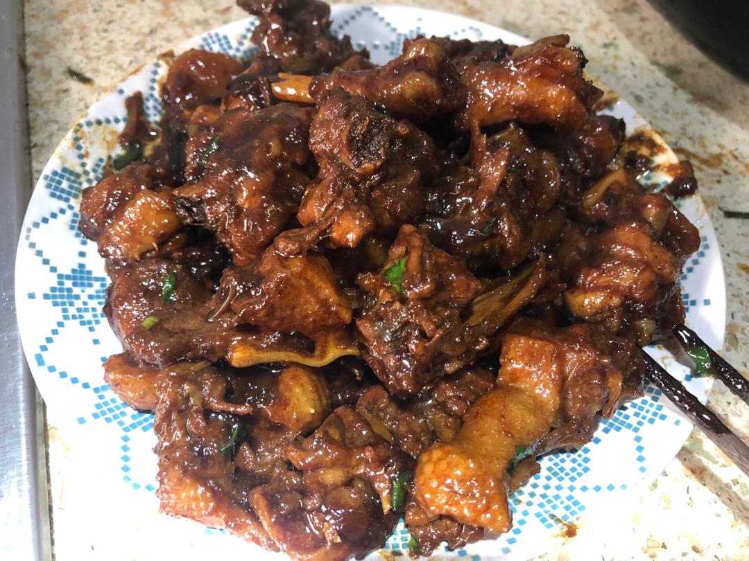 子姜焖鸭煲