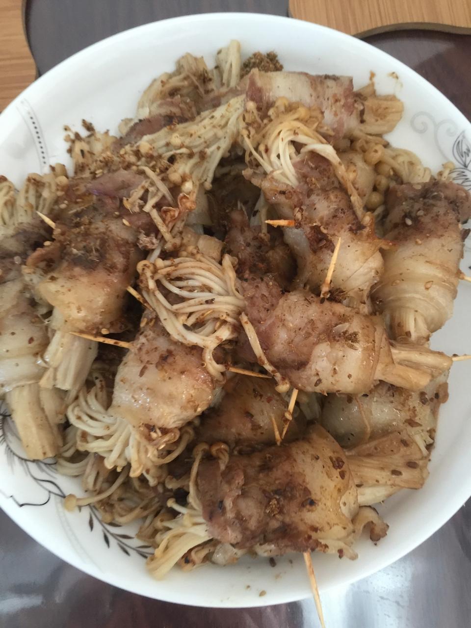 烤五花肉金针菇卷