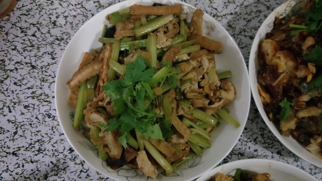 芹菜炒香干