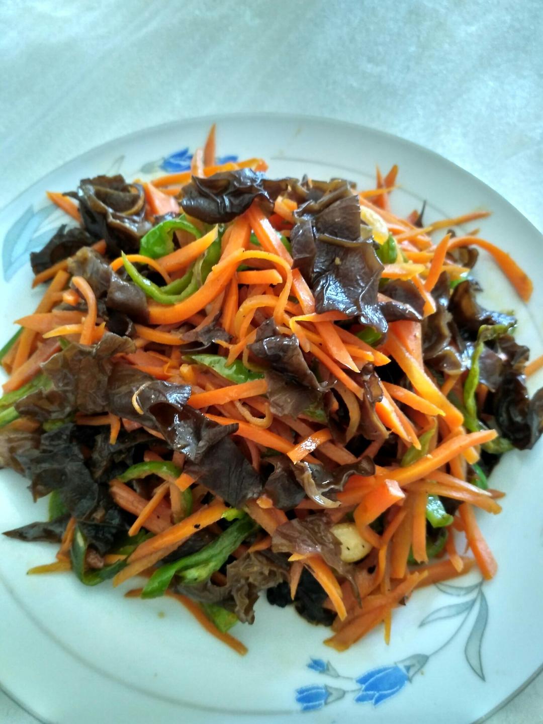 静如莲做的胡萝卜炒木耳