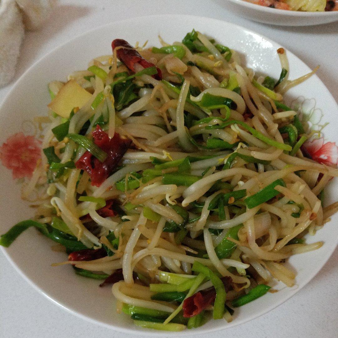 绿豆芽炒韭菜