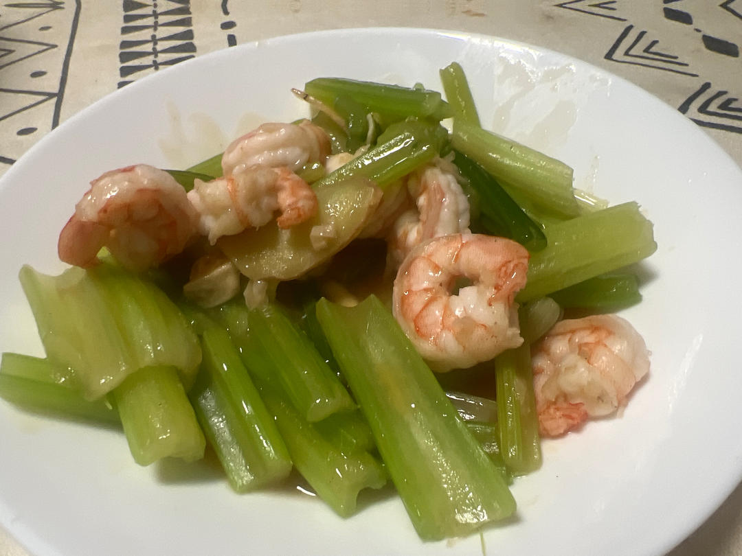 超级嫩的西芹吃法（西芹虾仁），小朋友也可以吃很多