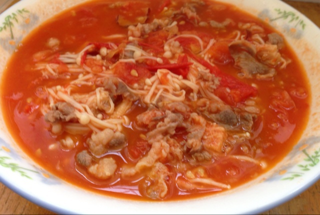 金针菇肥牛番茄锅