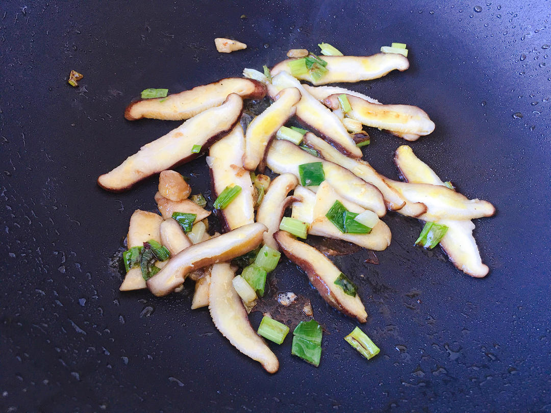 香菇菠菜鸡蛋面的做法 步骤8