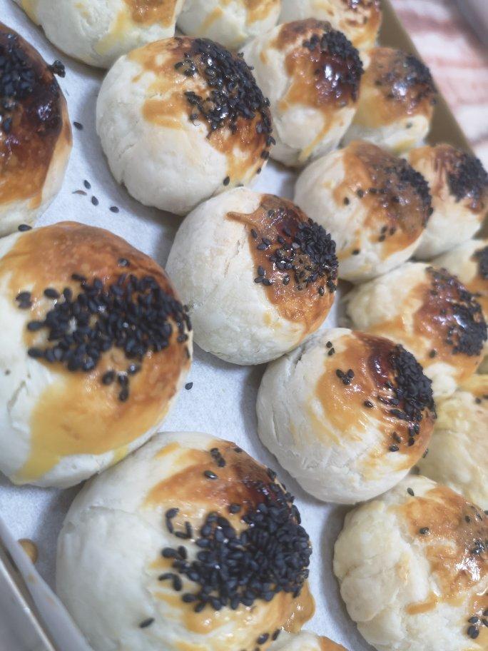 蛋黄酥（超详细步骤，附红豆沙馅做法）