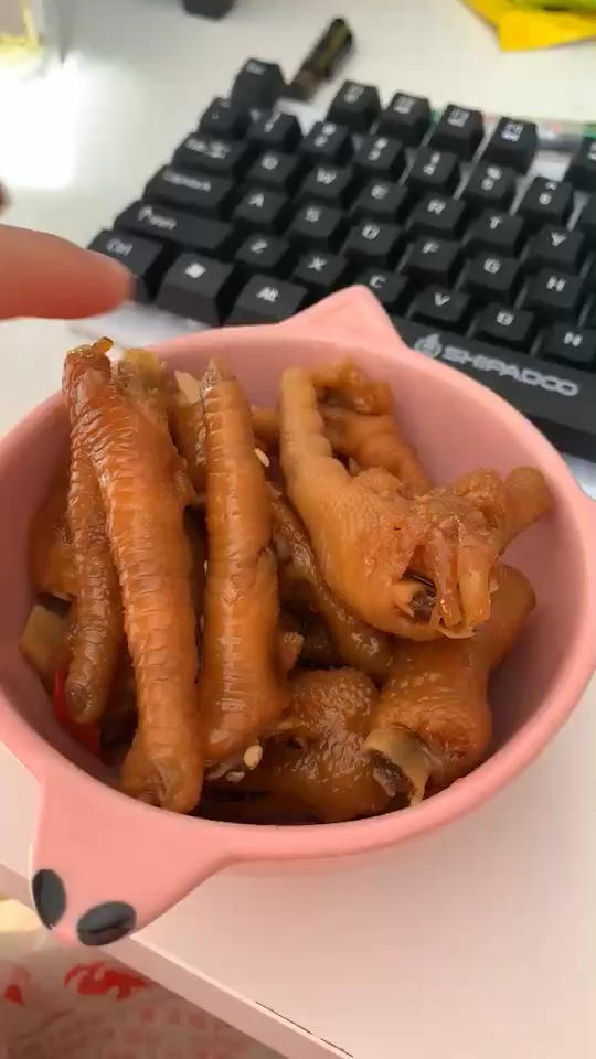 绝对不会后悔的酸辣鸡爪