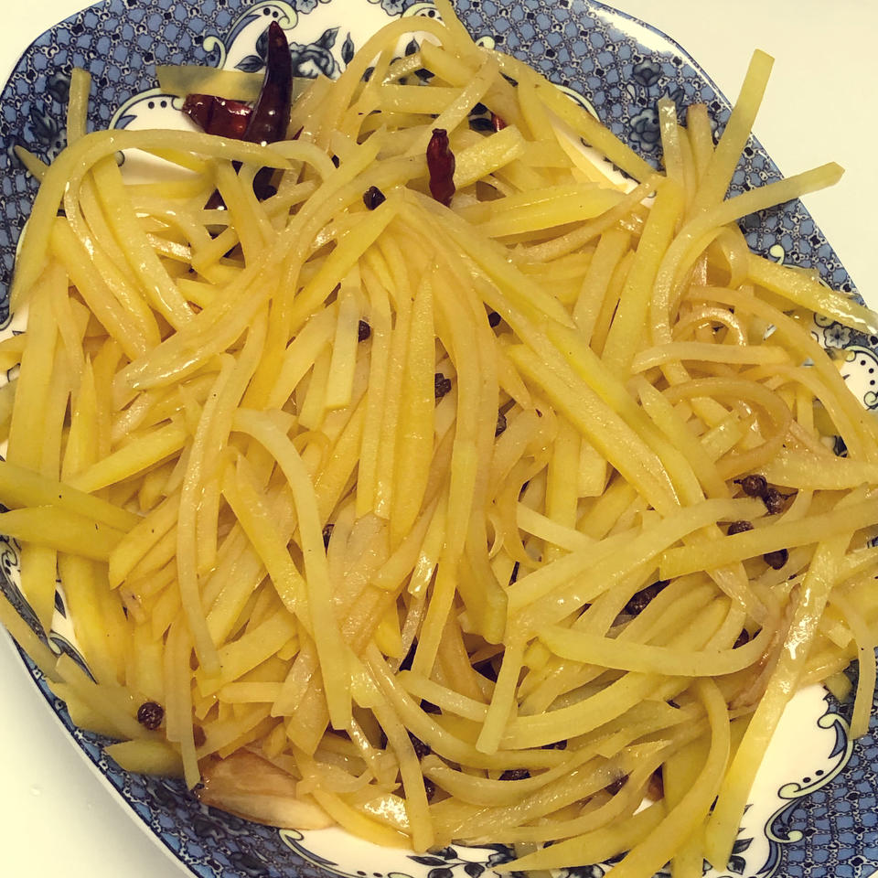 厨师长教你：“炝炒土豆丝”的家常做法，口感爽脆