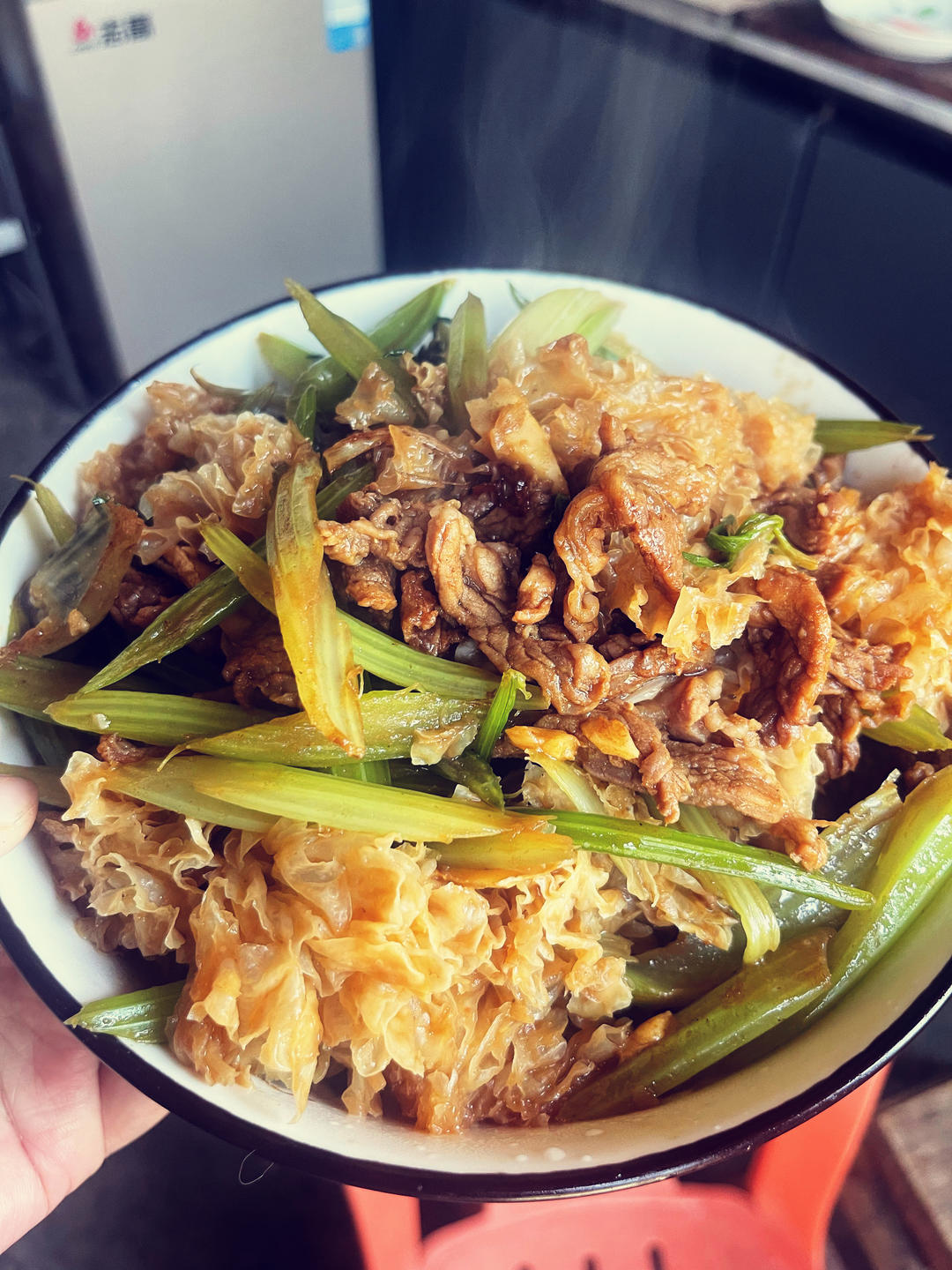 银耳辣椒炒肉 满满的胶原蛋白😋