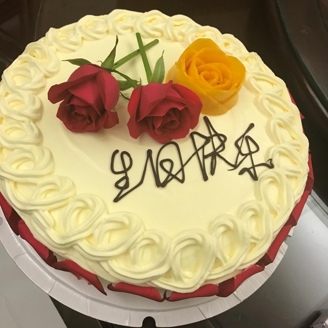 做过 浪漫玫瑰花瓣蛋糕 做了10寸的,给老公做的生日