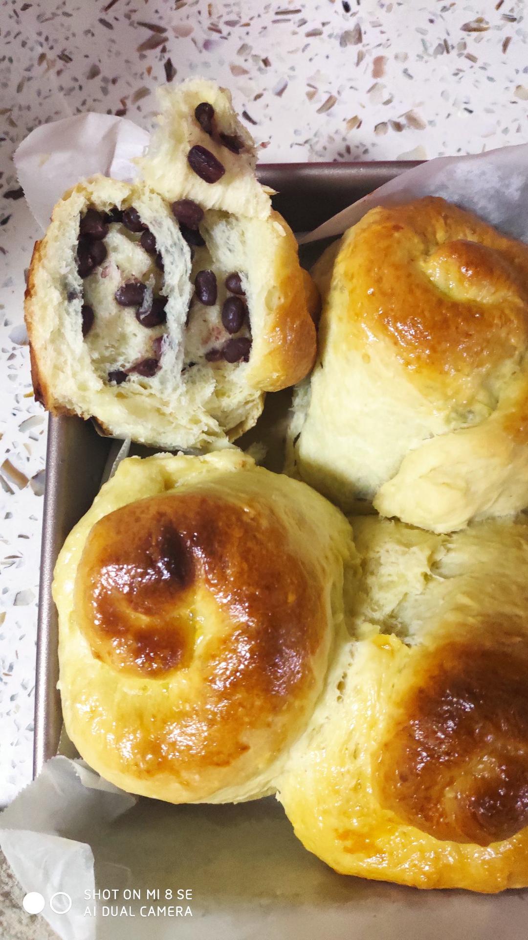 奇域做的红豆面包卷