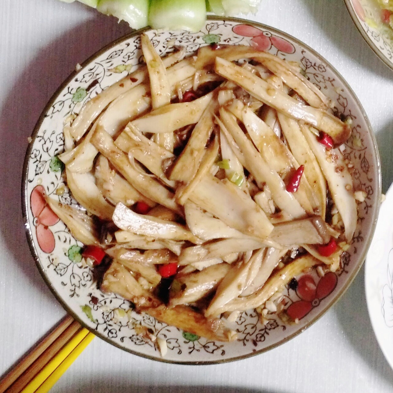 jirouguodong做的油泼杏鲍菇凉菜