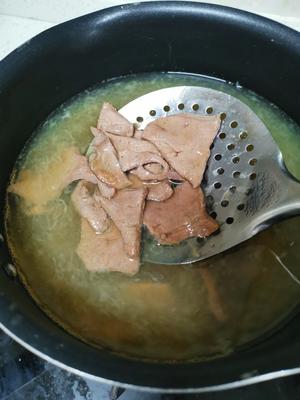 营养补血菠菜猪肝汤的做法 步骤4