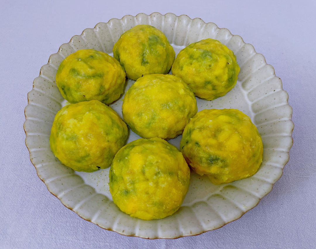 小糖豆儿做的(减脂)玉米面菜团子