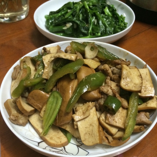 芹菜香干炒肉丝