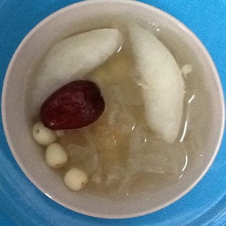 冰糖银耳雪梨汤