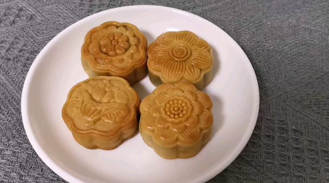 广式蛋黄莲蓉月饼