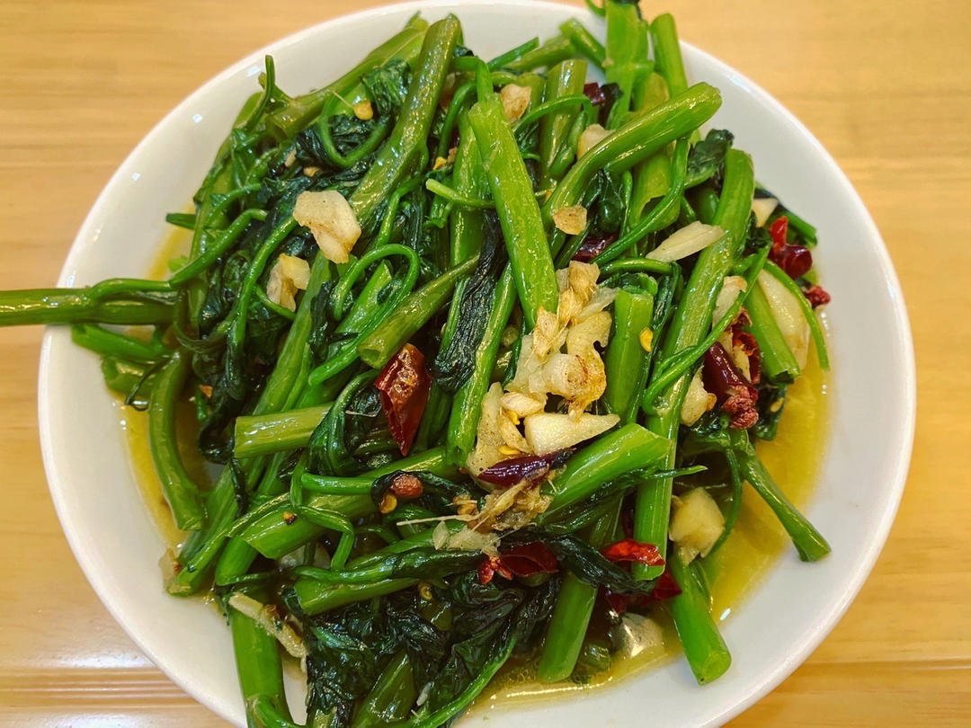 爆炒耗油空心菜
