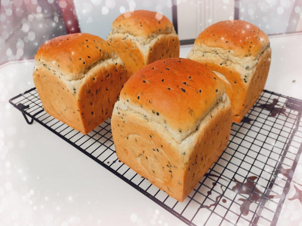 ✔️越嚼越香de黑芝麻咸吐司