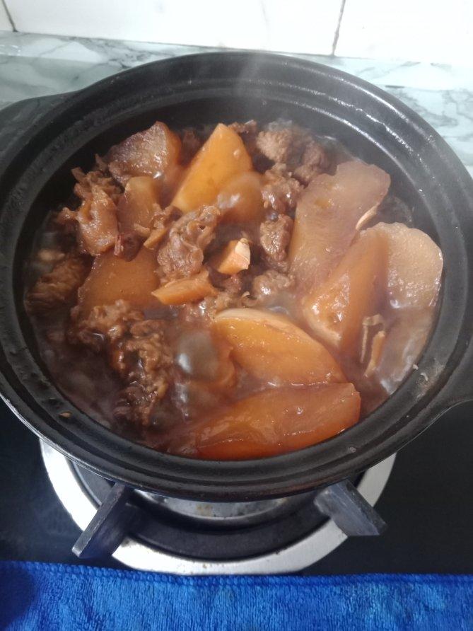 萝卜焖牛腩