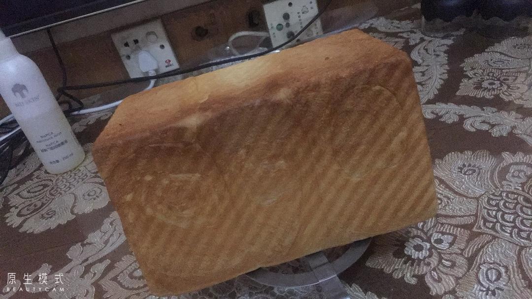 用烤箱自己做面包--手工牛奶吐司面包