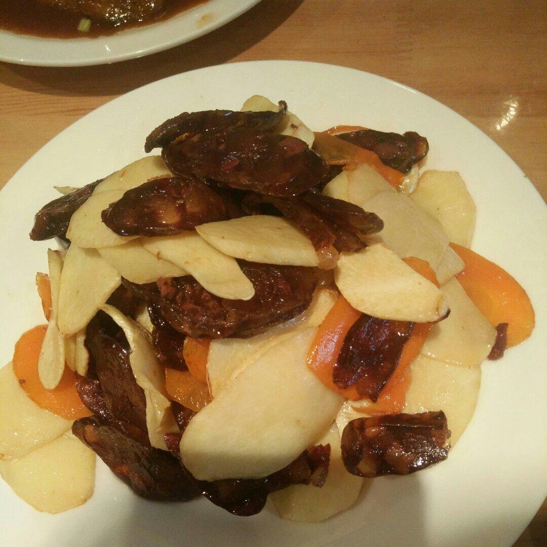 腊肠炒茭白胡萝卜