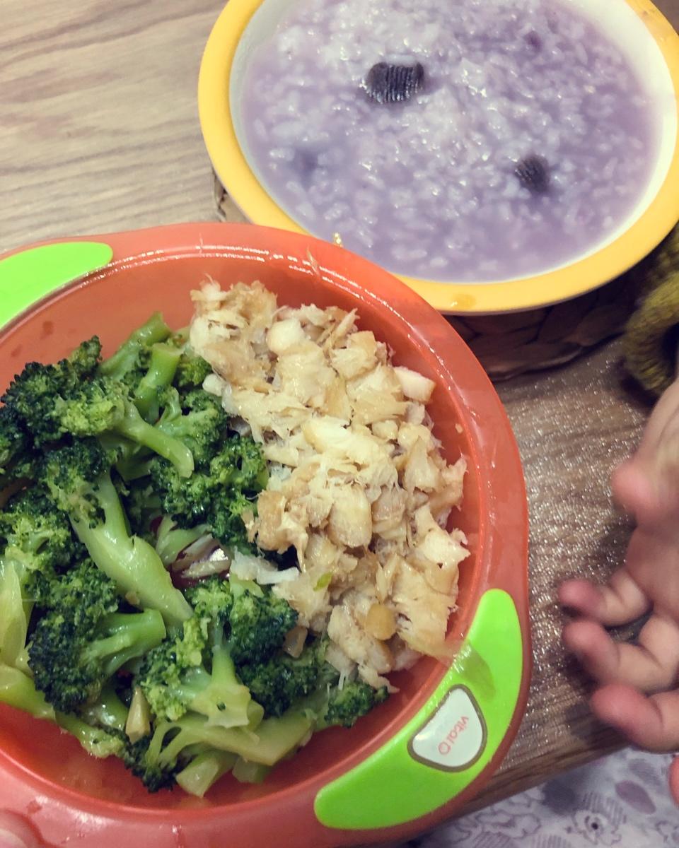 苏蒂宝宝餐：紫薯粥+黄瓜木耳炒肉末