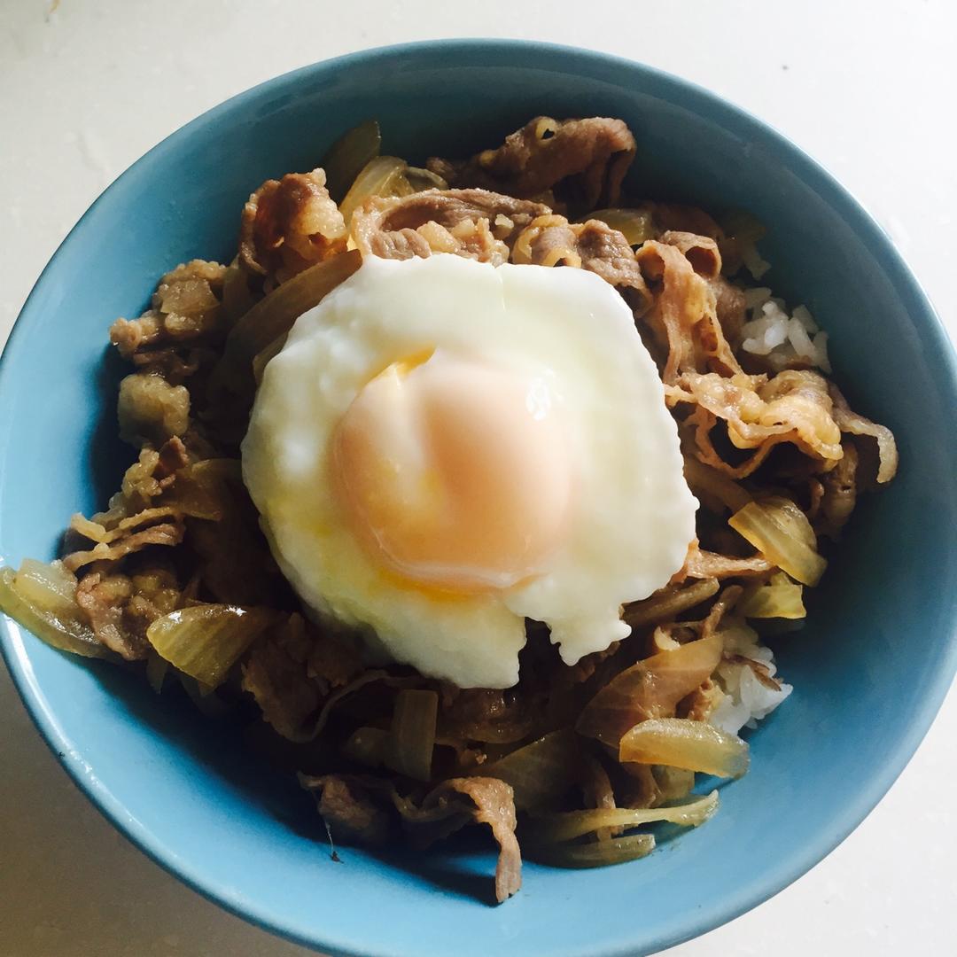 【温泉蛋肥牛盖饭】