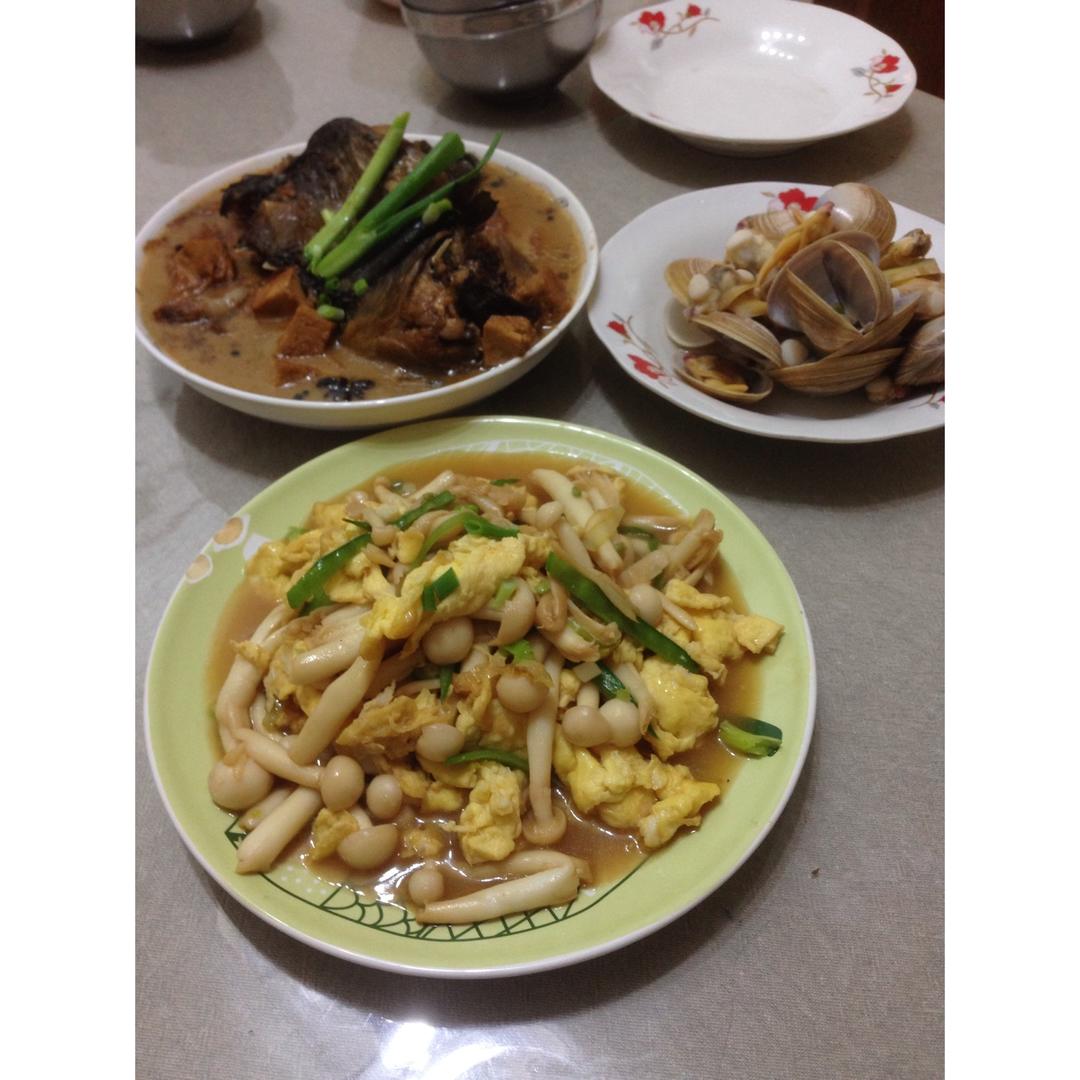 海鲜菇炒鸡蛋