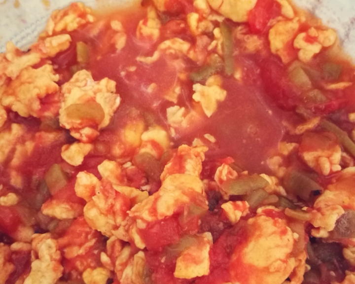 面卤：西红柿尖椒炒鸡蛋的做法