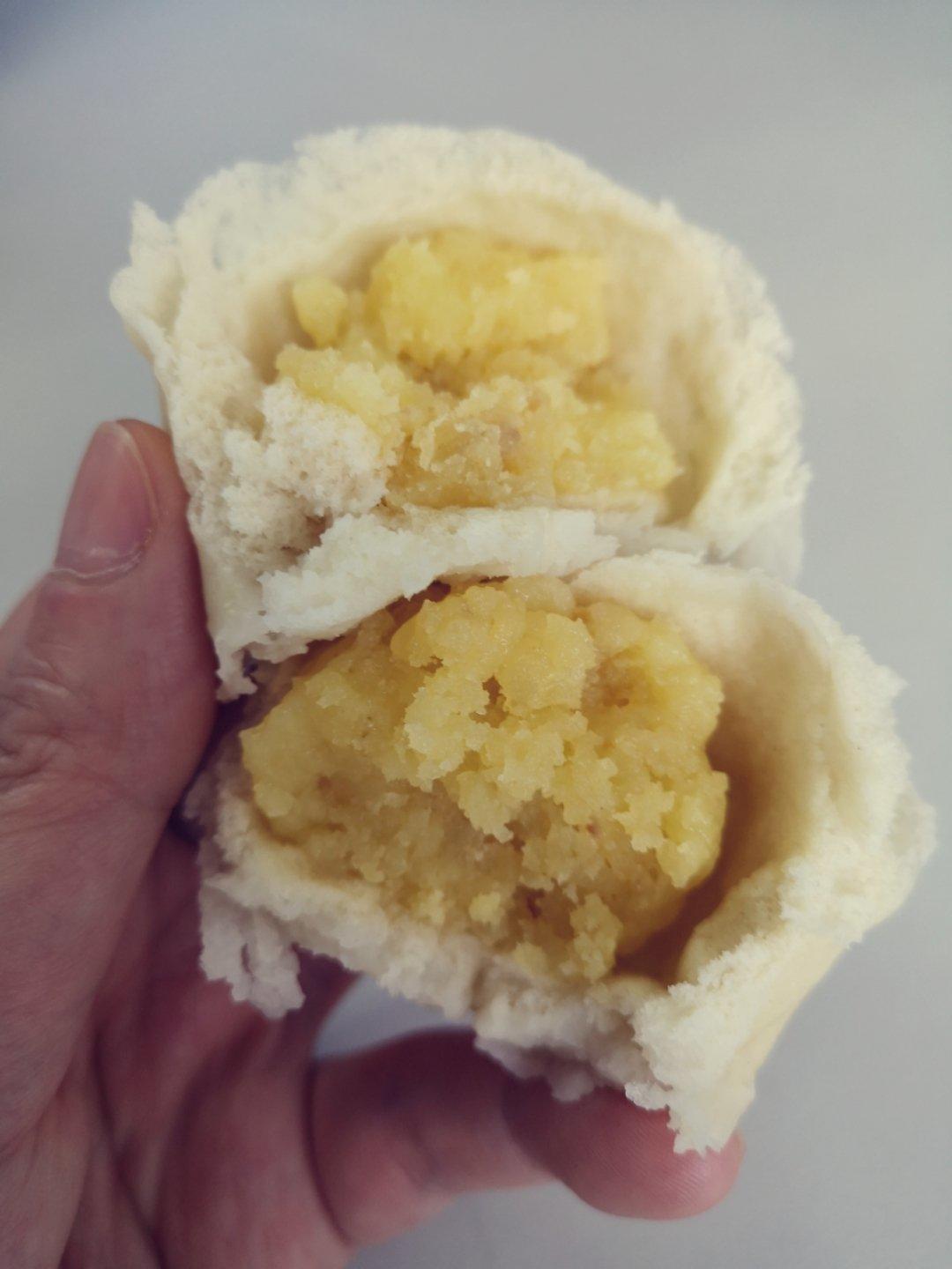 松软香甜的奶黄包，很快就可以搞定。