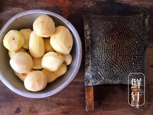 ［传承］陕南洋芋粑粑炒腊肉的做法 步骤1