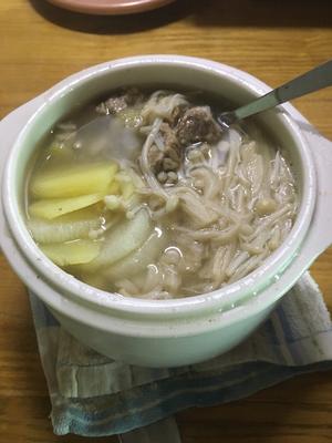电炖锅
山药土豆排骨汤的做法 步骤4