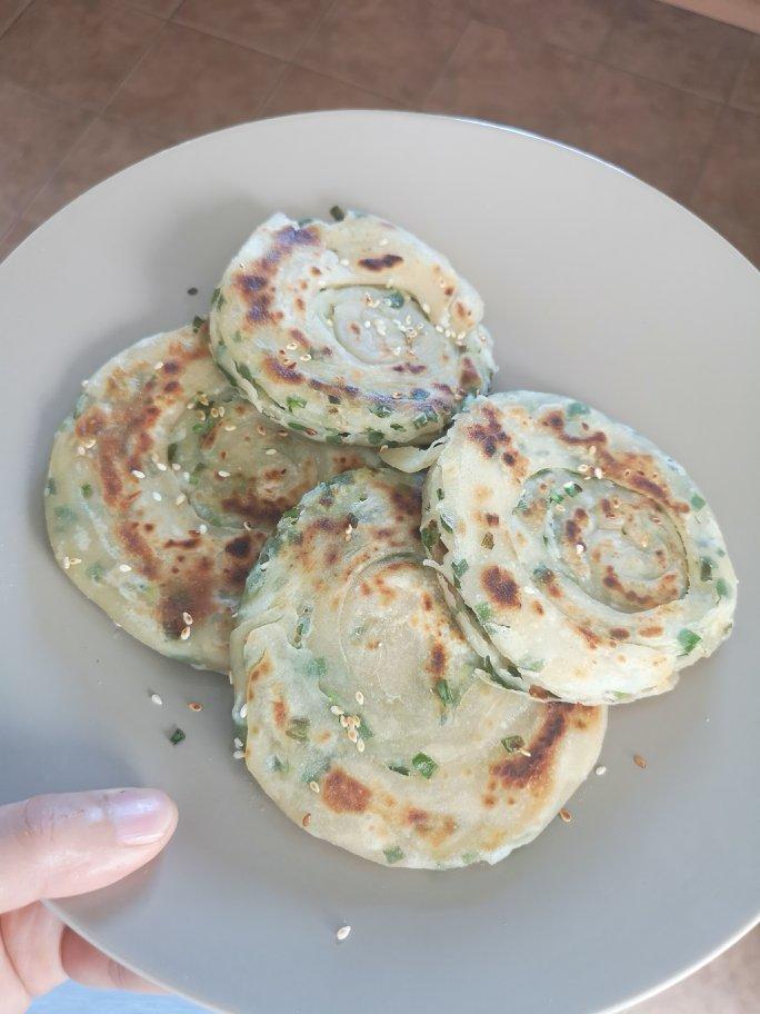 堂妈教你做飘香葱油饼