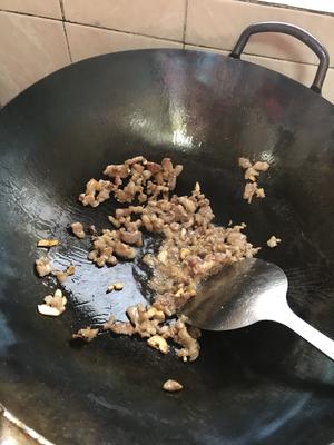 胡萝卜🥕玉米肉碎炒的做法 步骤3