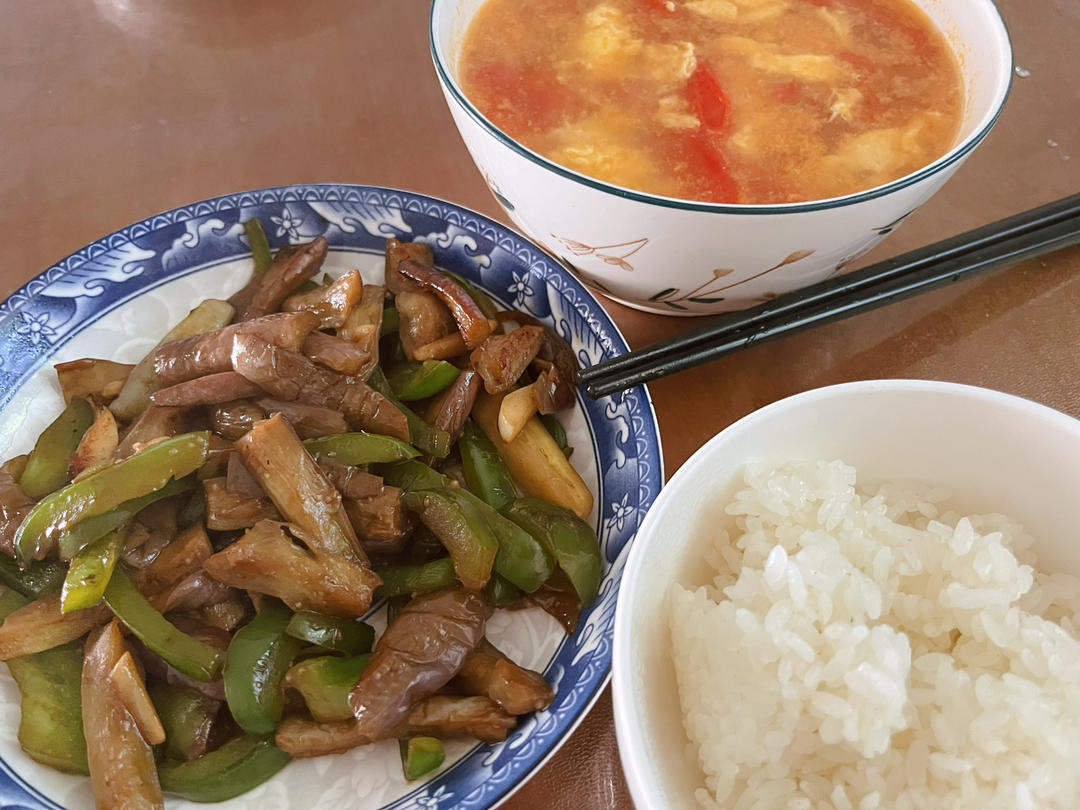 减脂青椒炒茄子