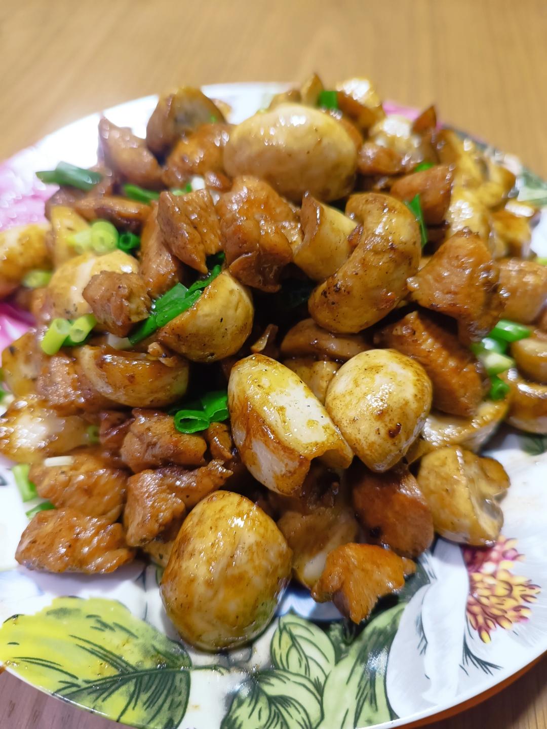 黑椒鸡肉炒蘑菇的做法