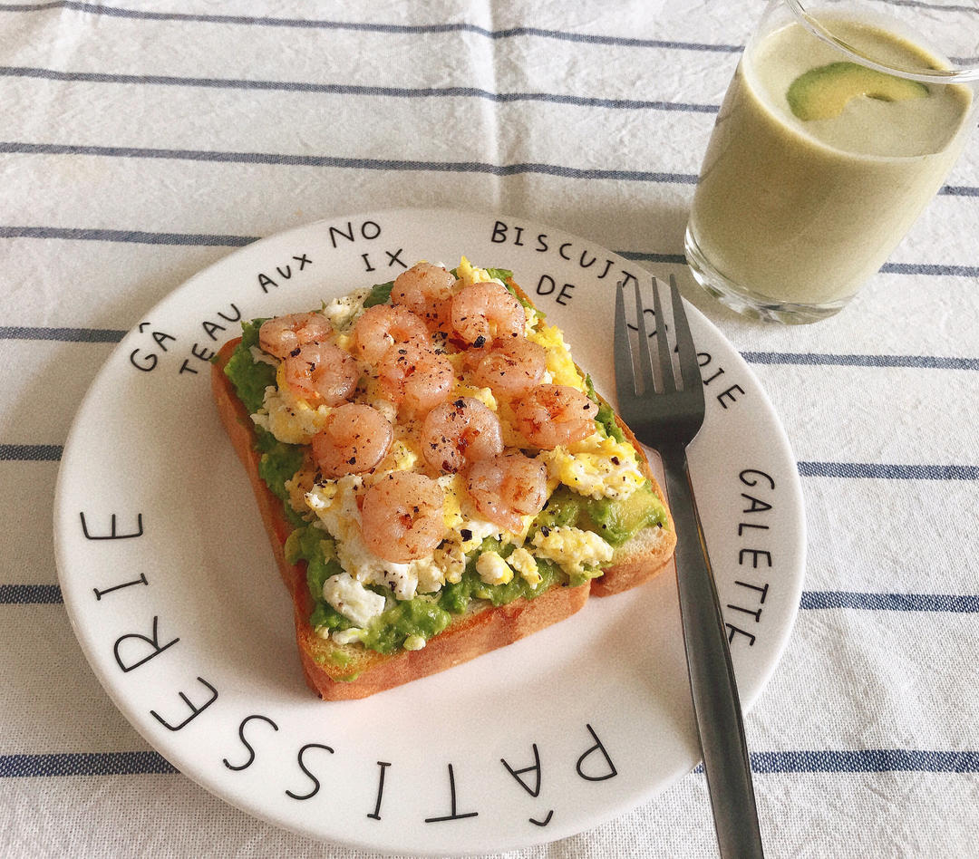 牛油果蛋滑虾仁三明治