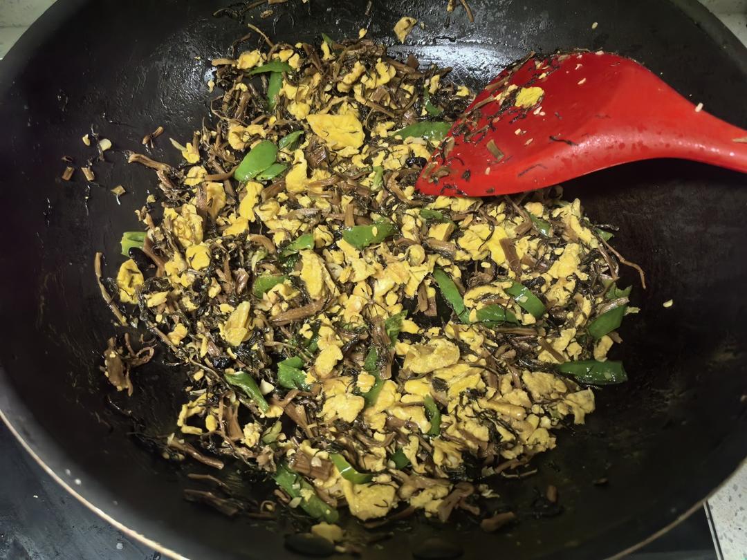 外婆菜炒鸡蛋