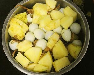 一锅出的鸭舌、土豆、百叶还有鹌鹑蛋的做法 步骤7