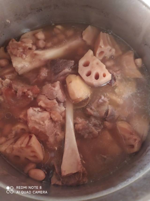 花生莲藕猪骨汤