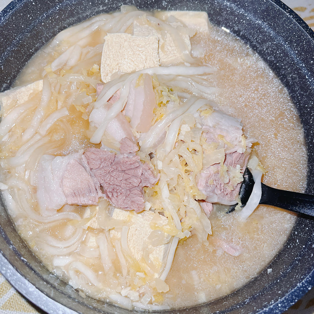 酸菜汆白肉