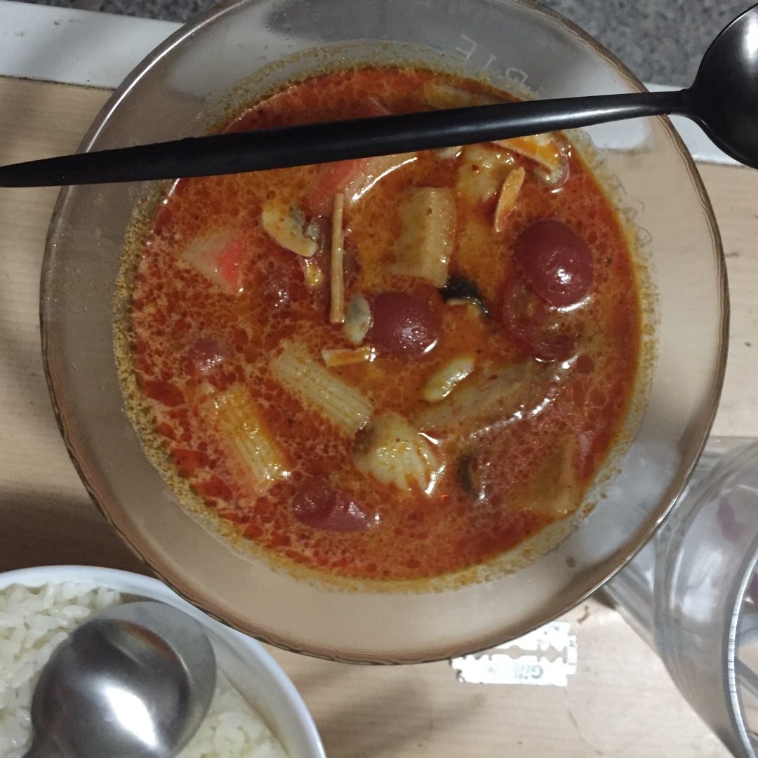 和泰国妹子学的冬阴功汤