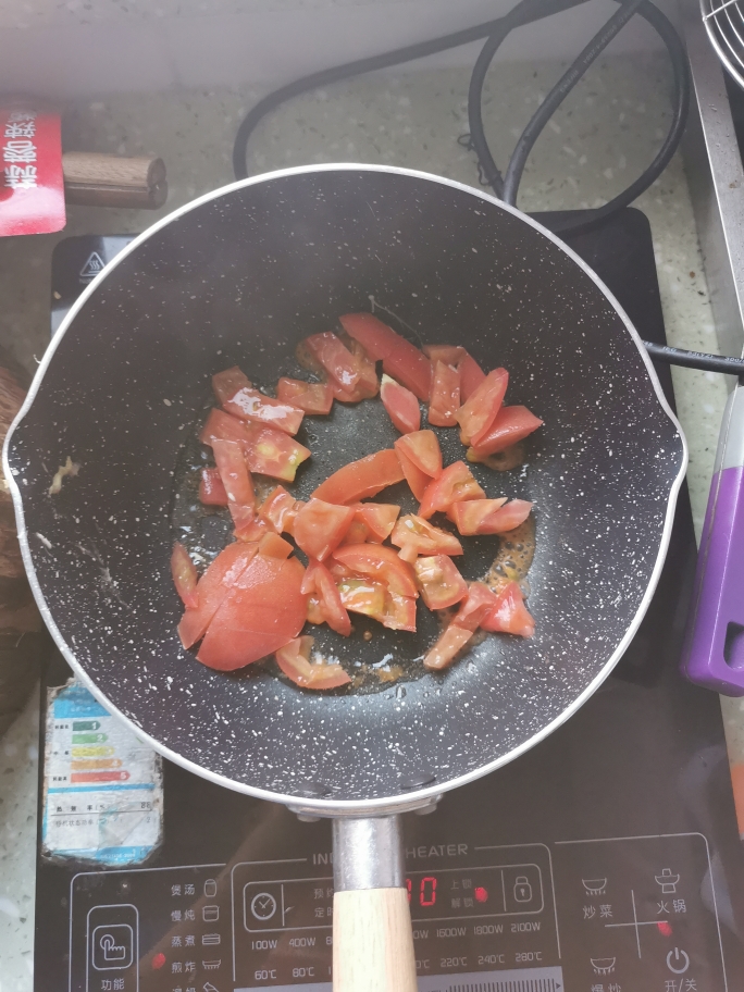 减脂低卡晚餐番茄金针菇鸡蛋豆腐汤的做法 步骤3