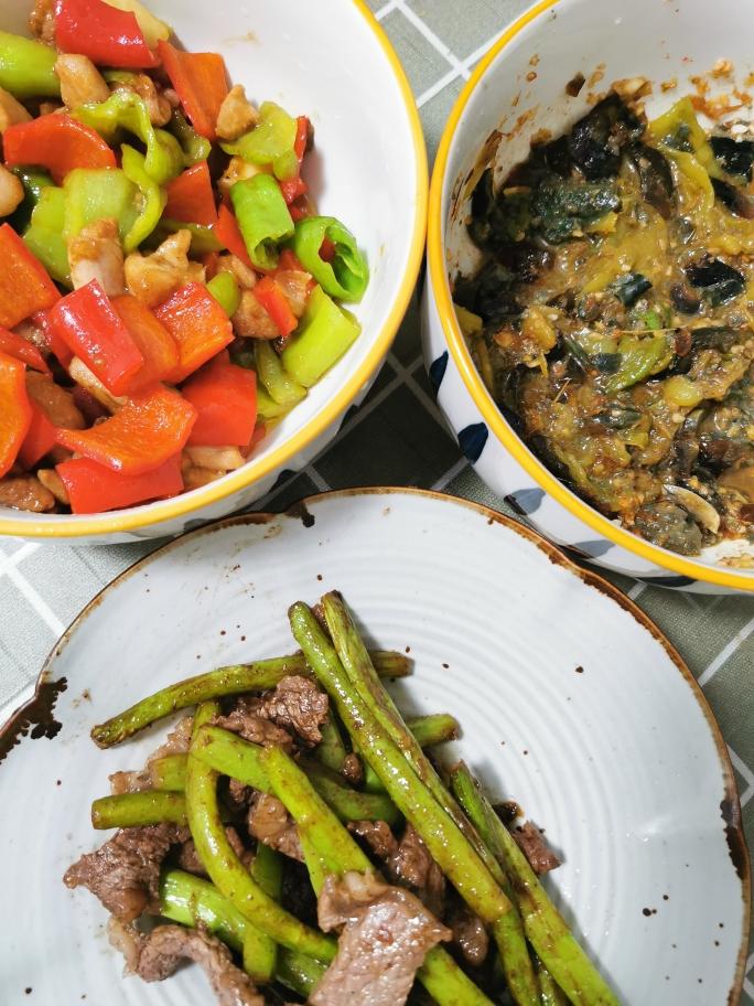 青椒擂皮蛋的做法