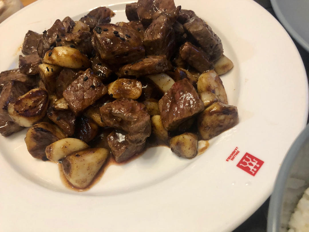 好吃到舔盘的蒜香黑椒牛肉粒