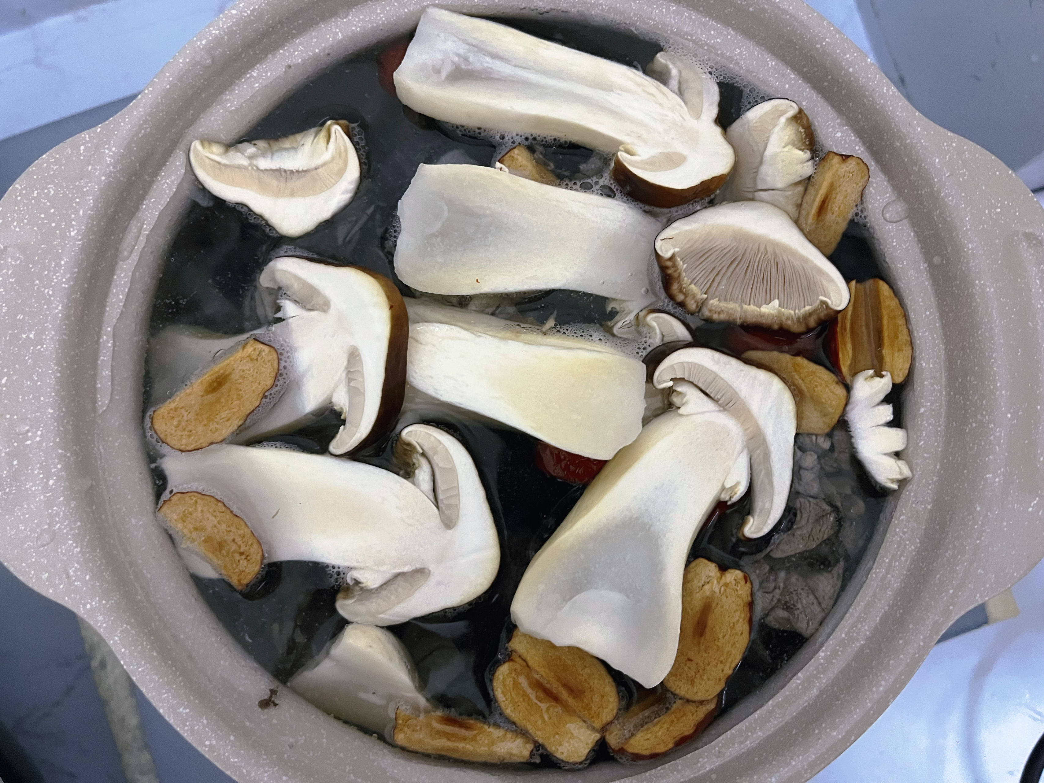 松茸菇炖乌鸡汤的做法 步骤6