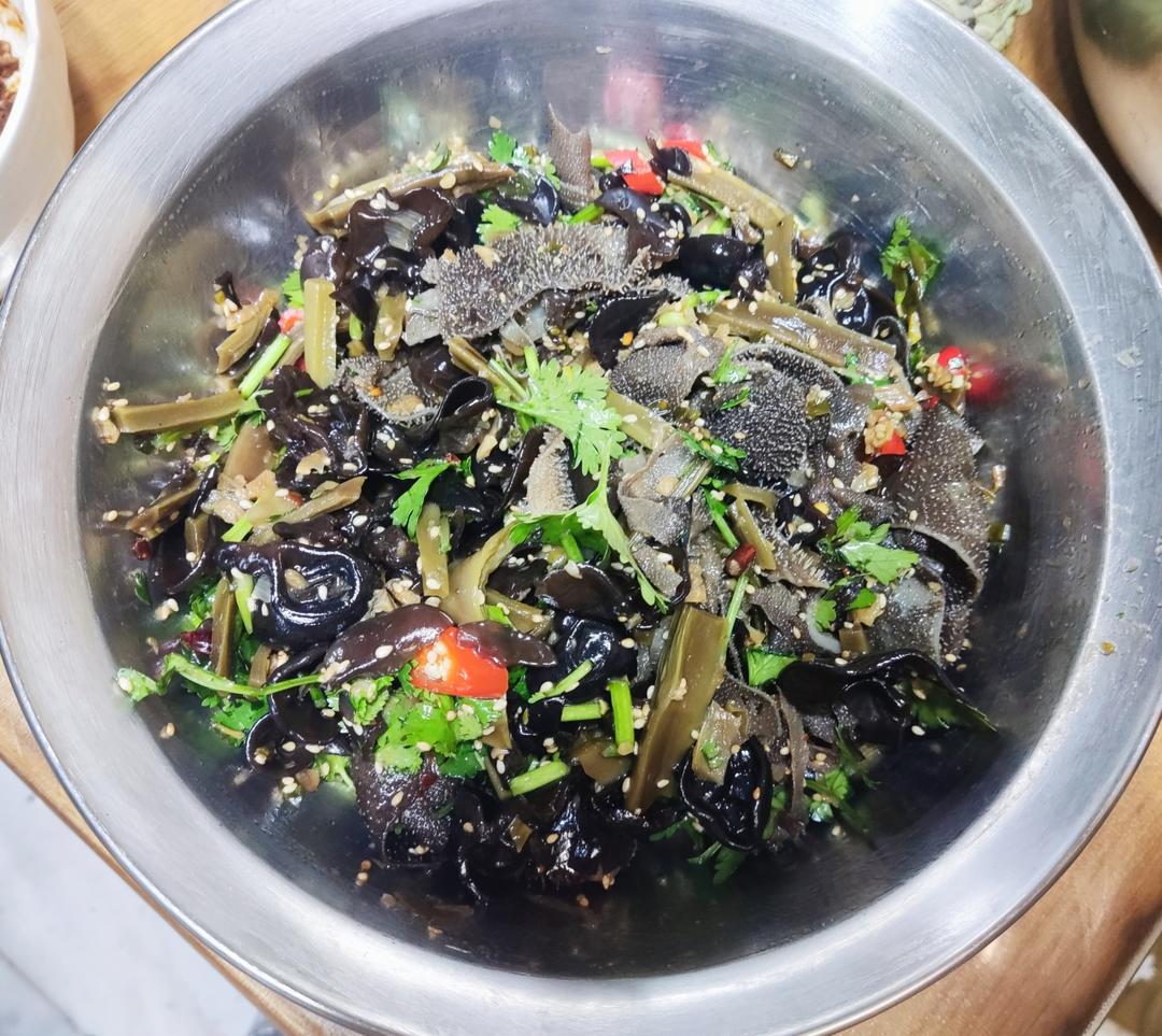 贡菜拌毛肚